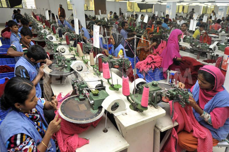 Bangladesh muncitori textile fabrica Dhaka