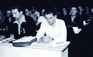 Ion Iliescu la o adunare a Uniunii Tineretului Comunist, sfârșitul anilor '50.