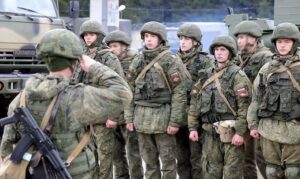 Această imagine are atributul alt gol; numele fișierului este Armata-rusa-Rusia-steag-militari-razboi-soldati-300x179.jpg