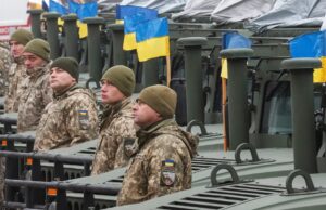 Această imagine are atributul alt gol; numele fișierului este Armata-ucraineana-Ucraina-steag-razboi-militari-soldati-300x194.jpg